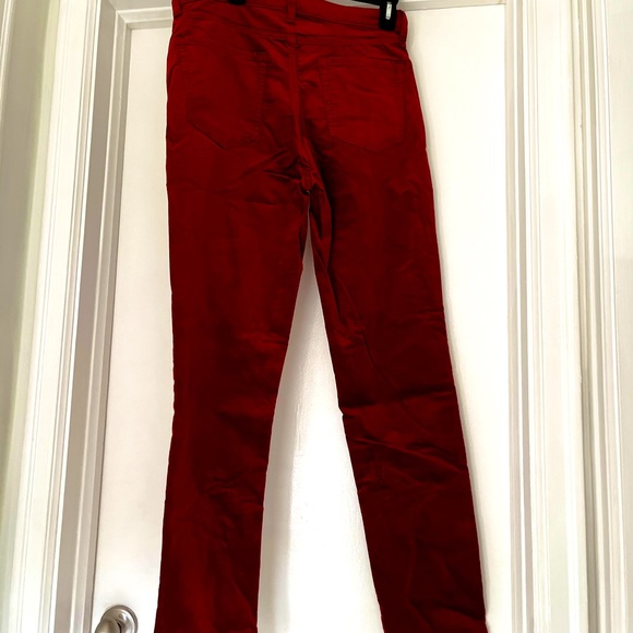 Get ready for the holiday season with these Banana Republic velvet pants. N… - Picture 2 of 3